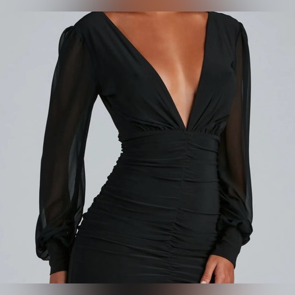 Windsor PTP 14 -15 Deep V Neck Ruched
Scrunched Mini Dress - Picture 2 of 8